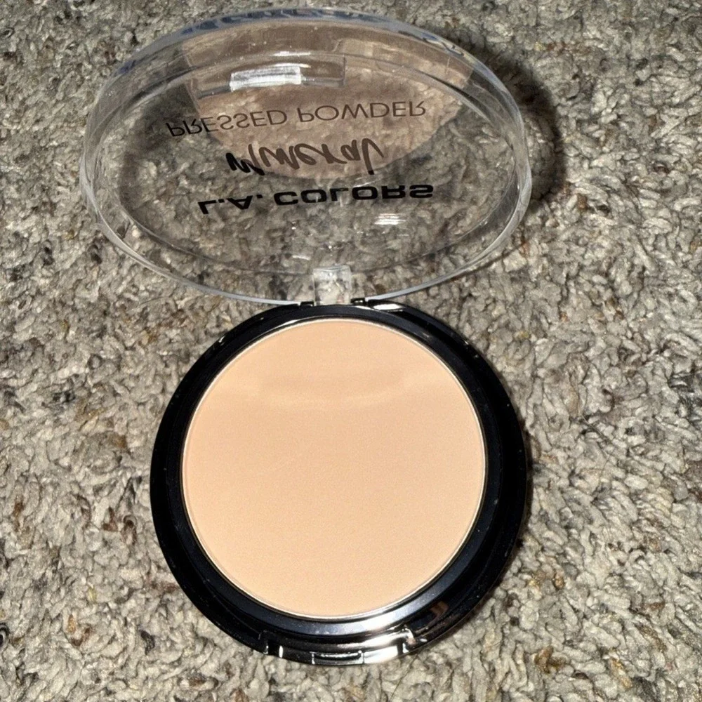 L.A. COLORS‎ Mineral Pressed Powder New Sealed Shade CMP372 Fair